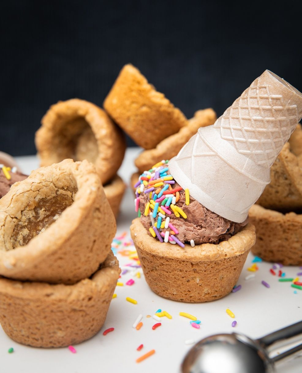 When the sun ☀️ peeks through it can bring on feelings of ice cream🍦Just because you’re gf doesn’t mean you can’t enjoy a good ice cream cone! We have an awesome recipe on our website to get you started with homemade cones! Or, if you’re a cookie person, make your favourite cookie recipe into a cookie bowl!

#cutcooking #celiacsafe #madeinalberta