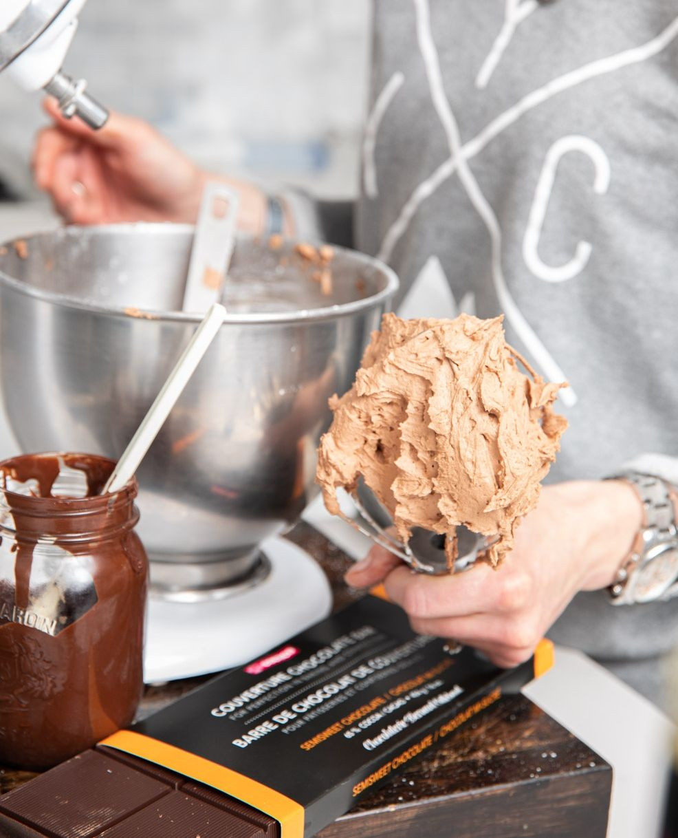 Chocolate should be simple—but gluten can still sneak in. Pure chocolate is naturally gluten free and when you find a trustworthy gem it's a great feeling. If you're not sure of a product, flip the package and check the label. There might be an add-in that isn't obvious on the packaging. ⁠
A few things to watch for:⁠
• Cookie or brownie pieces⁠
• Crisped rice (not always GF)⁠
• Malt (barley malt, malt extract)⁠
• Wafers or biscuits⁠
• Flavoured bars and chocolate chips can be risky depending on the brand⁠
⁠
#cutcooking #celiacsafe #madeinalberta